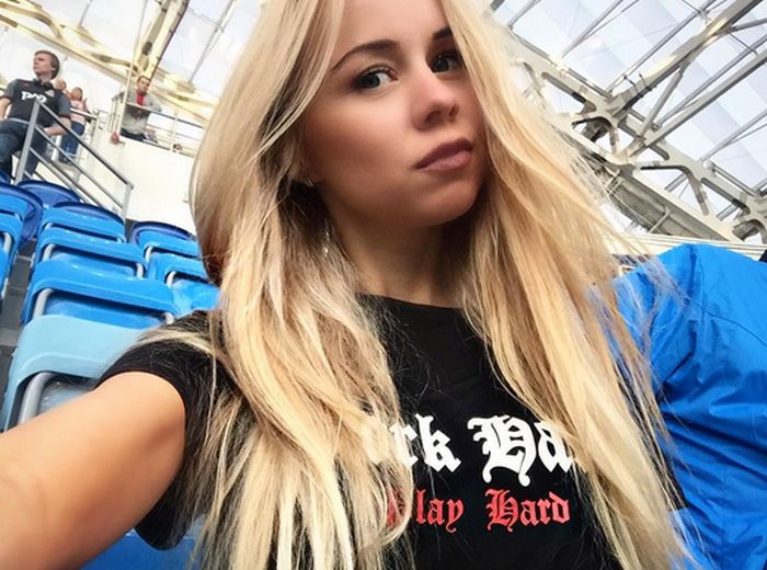 Девушки на футбольных матчах