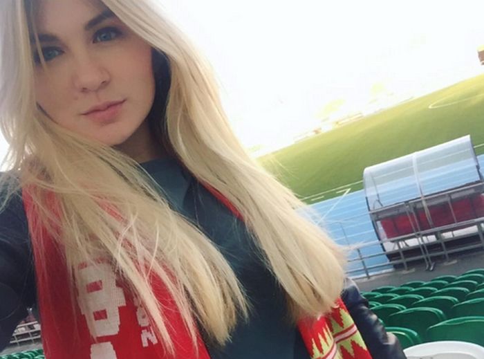 Девушки на футбольных матчах