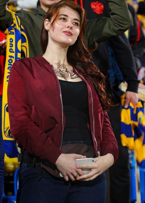 Девушки на футбольных матчах