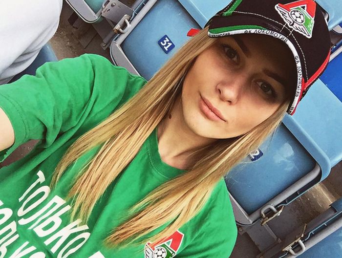 Девушки на футбольных матчах