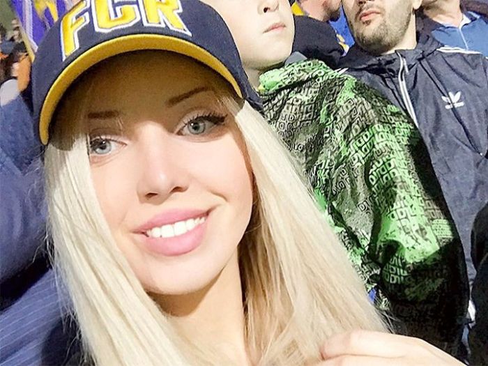 Девушки на футбольных матчах