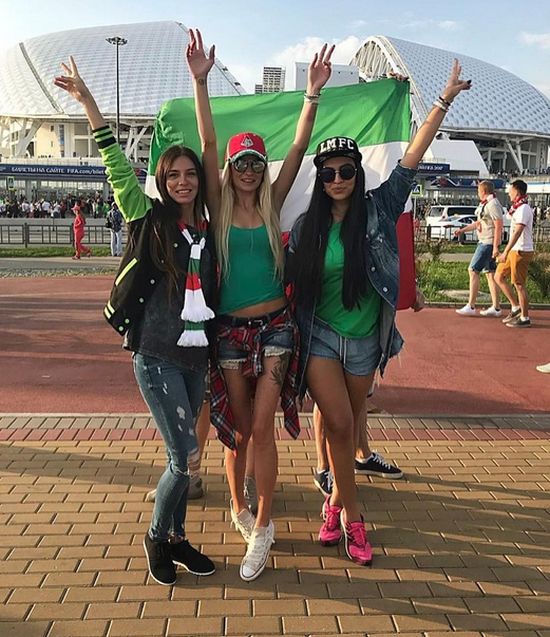 Девушки на футбольных матчах