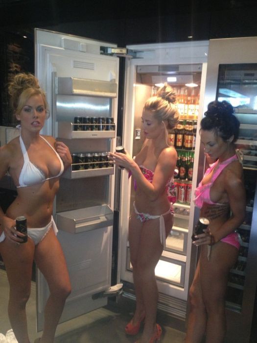 Фотосессия девушек в бикини