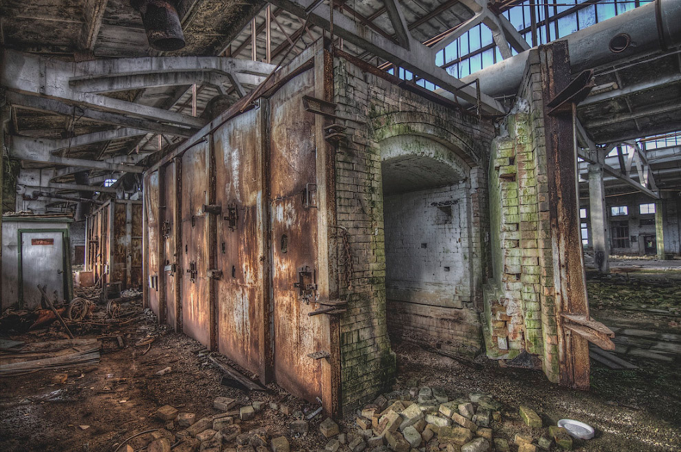 Руины фарфорового завода Руины фарфорового завода