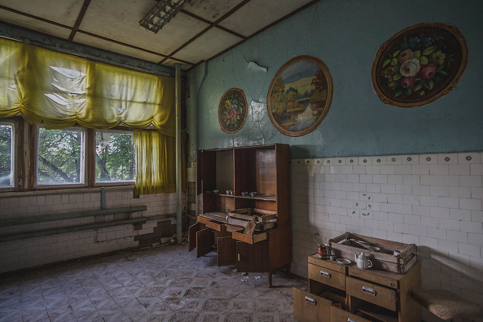 Руины фарфорового завода Руины фарфорового завода