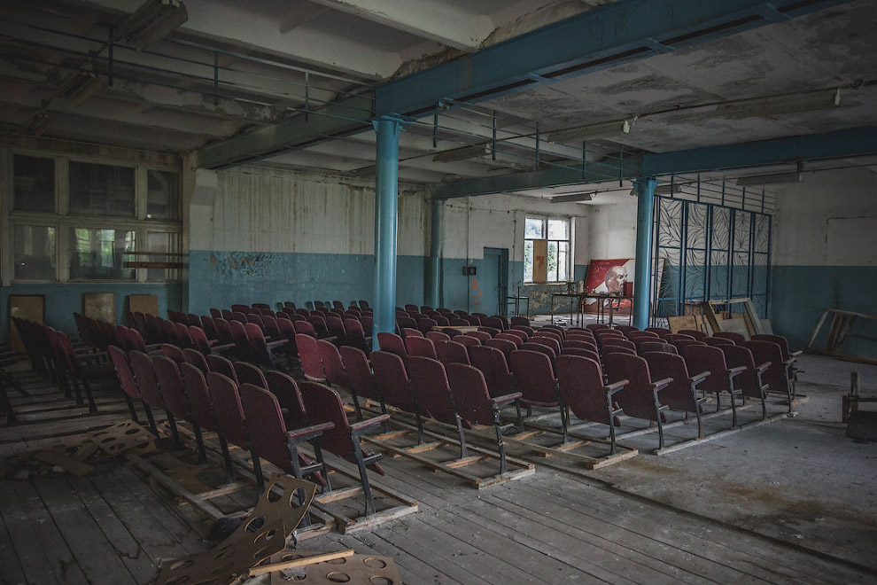 Руины фарфорового завода Руины фарфорового завода