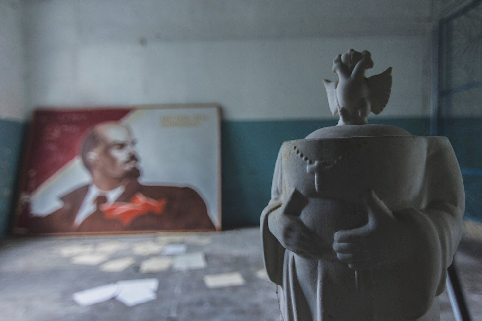 Руины фарфорового завода Руины фарфорового завода