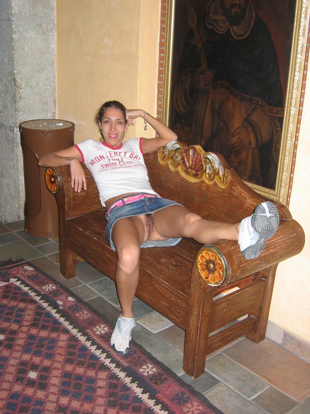 Раскованные девицы без трусов