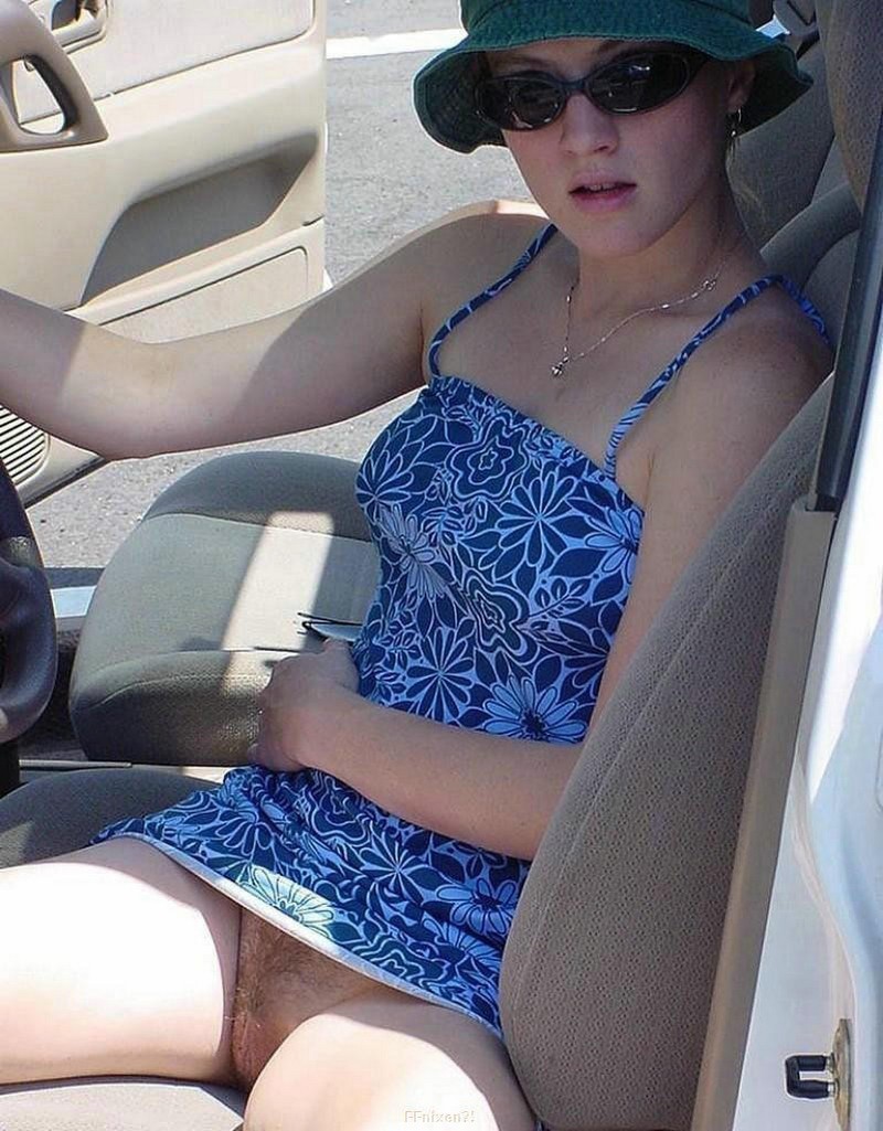 Раскованные девицы без трусов