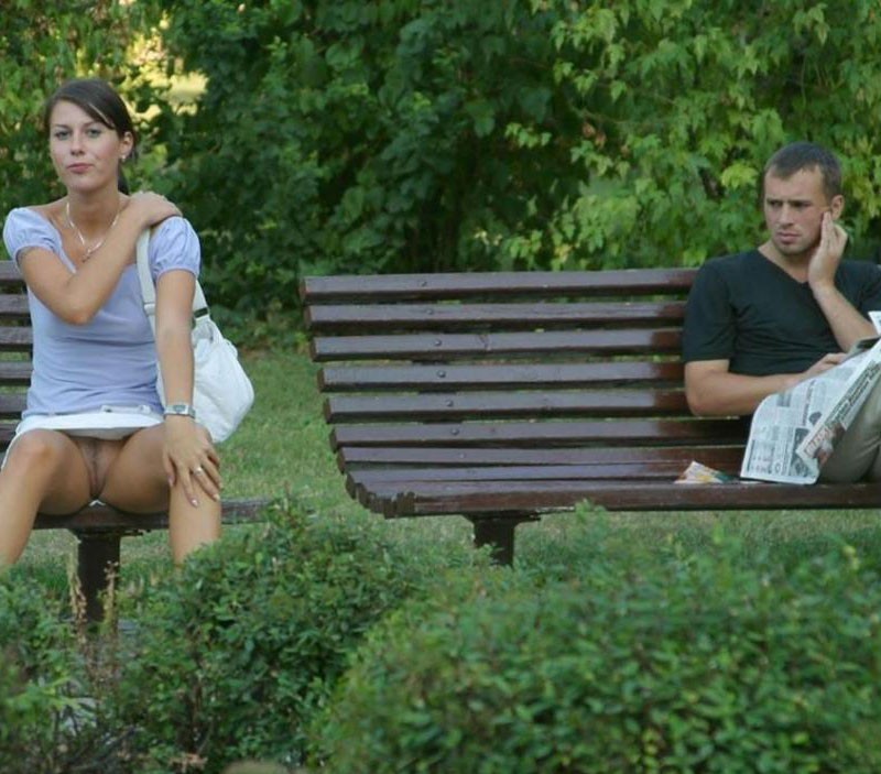 Раскованные девицы без трусов