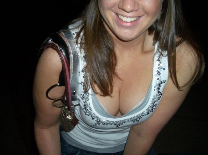 Красивые девушки и декольте