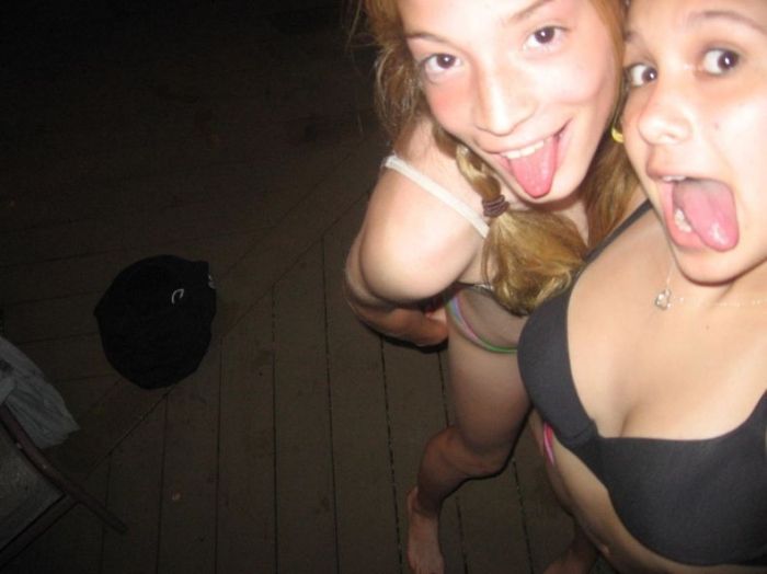 Красивые девушки и декольте