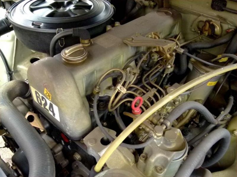 Mercedes-Benz простоял 30 лет в гараже