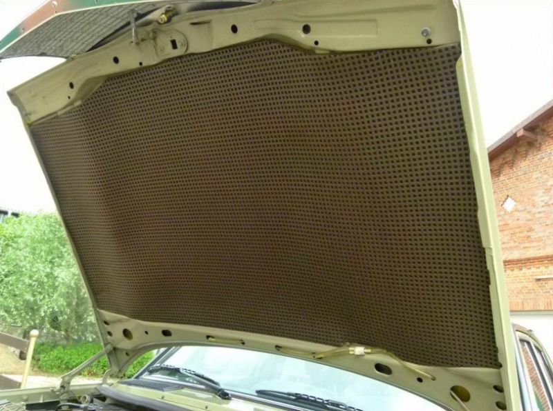 Mercedes-Benz простоял 30 лет в гараже