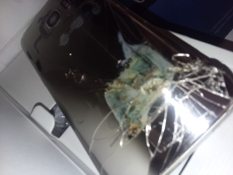 Смартфоны Samsung продолжают взрываться