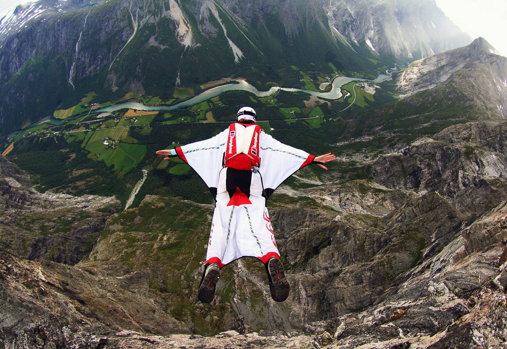 Бейсджампинг — экстремальный вид спорта