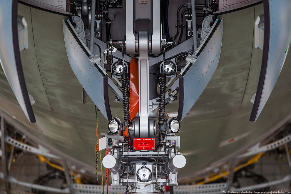 Как делают самый большой в мире пассажирский самолет