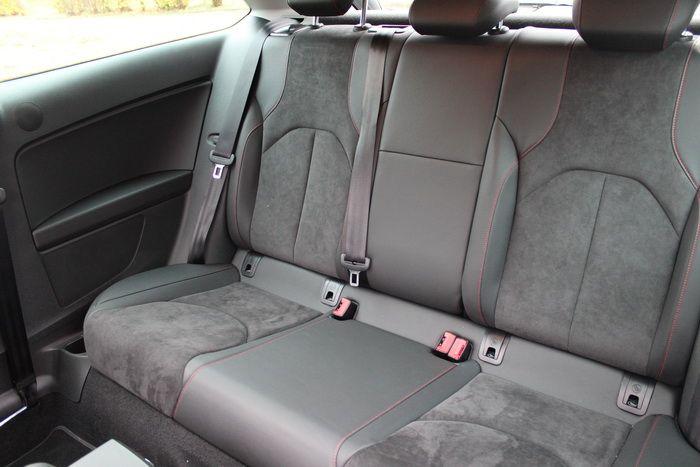 Модный и спортивный Seat Leon Модный и спортивный Seat Leon