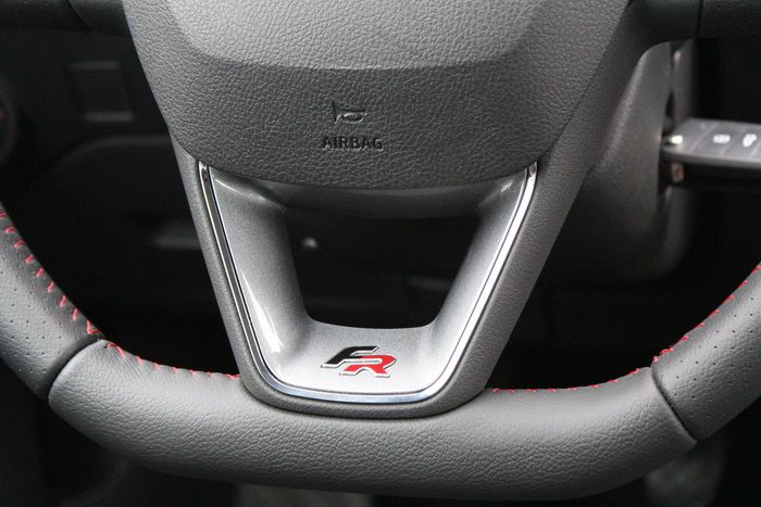 Модный и спортивный Seat Leon Модный и спортивный Seat Leon