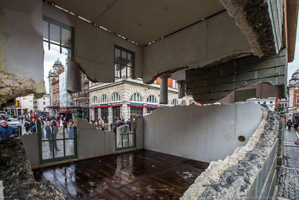 Летающий дом в центре Лондона