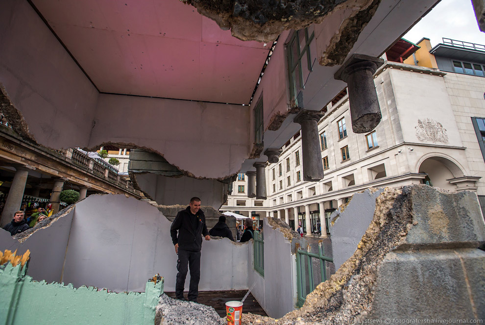 Летающий дом в центре Лондона