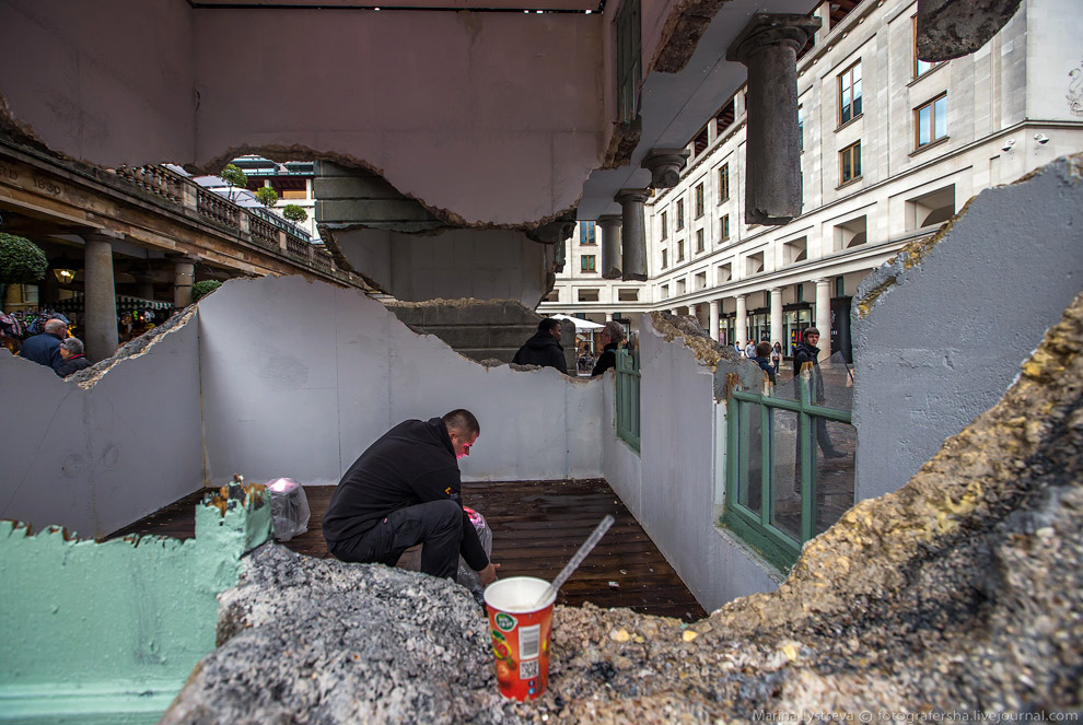 Летающий дом в центре Лондона