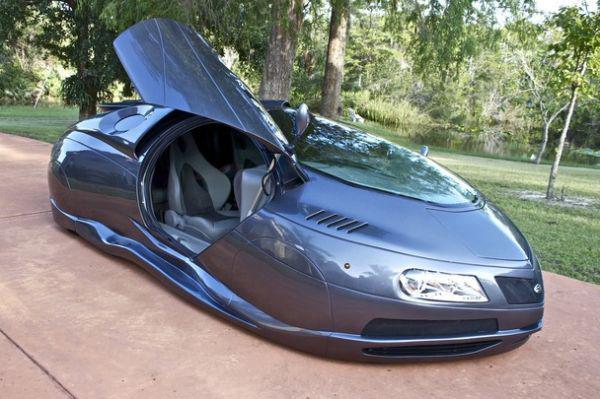 Интересная машина на американской парковке