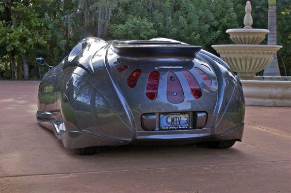 Интересная машина на американской парковке