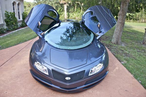 Интересная машина на американской парковке