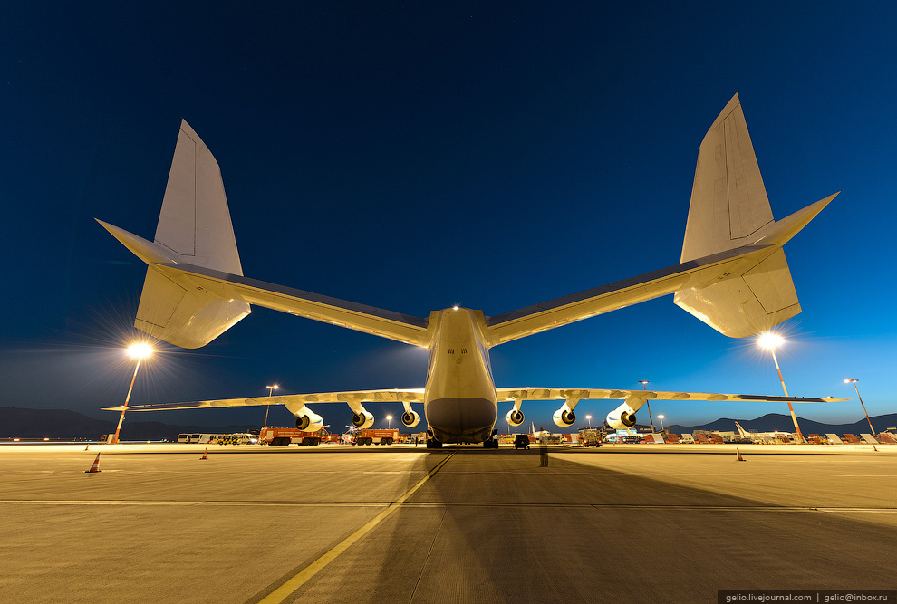 Ан-225 «Мрия» — самый большой самолет в мире Ан-225 «Мрия» — самый большой самолет в мире