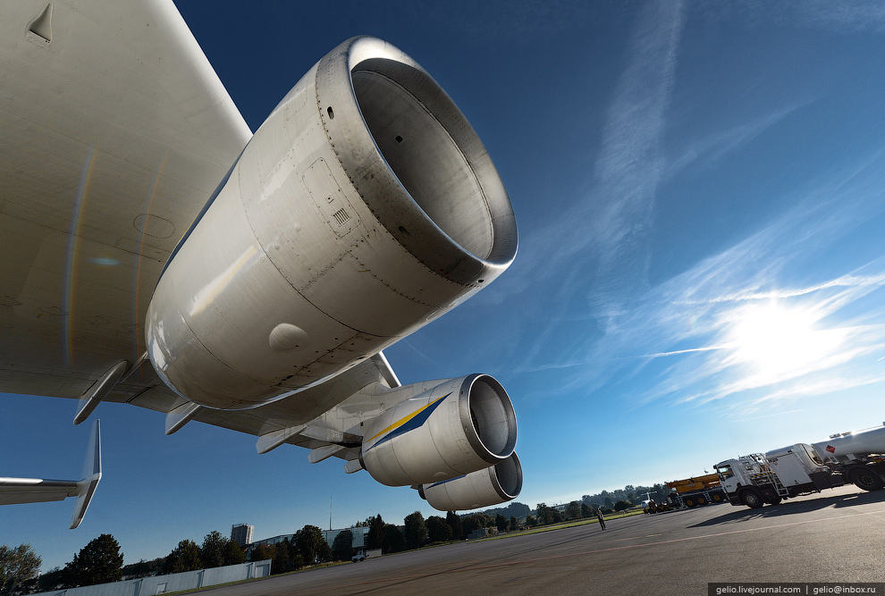 Ан-225 «Мрия» — самый большой самолет в мире Ан-225 «Мрия» — самый большой самолет в мире