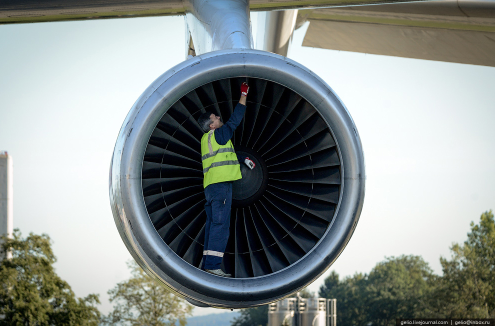 Ан-225 «Мрия» — самый большой самолет в мире Ан-225 «Мрия» — самый большой самолет в мире