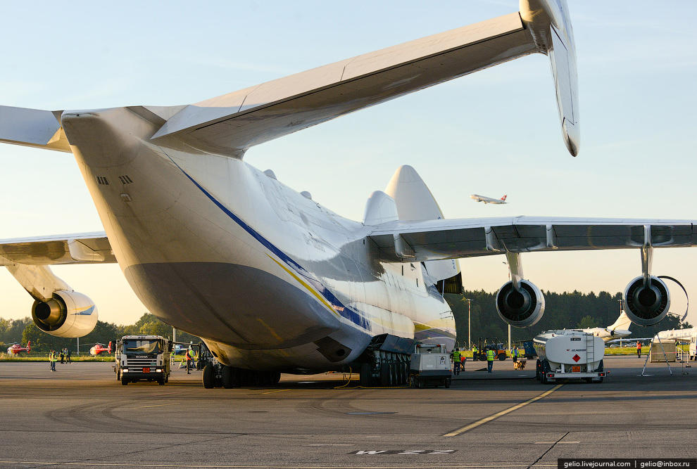 Ан-225 «Мрия» — самый большой самолет в мире Ан-225 «Мрия» — самый большой самолет в мире