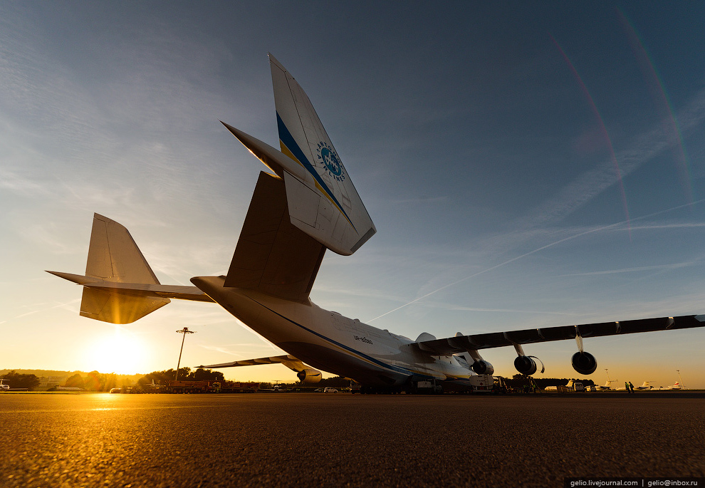 Ан-225 «Мрия» — самый большой самолет в мире Ан-225 «Мрия» — самый большой самолет в мире