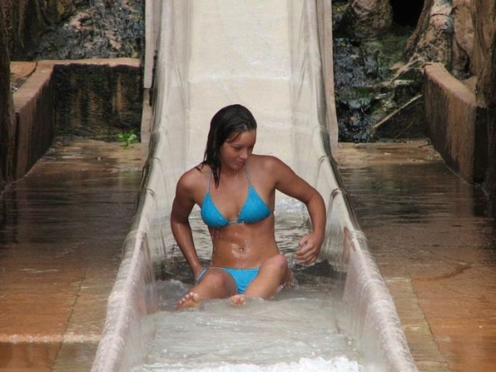 Девушки в аквапарках