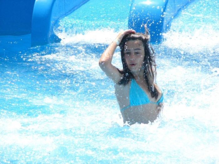 Девушки в аквапарках