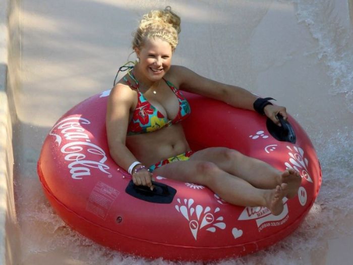 Девушки в аквапарках