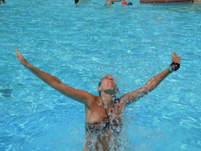 Девушки в аквапарках (30 фото)