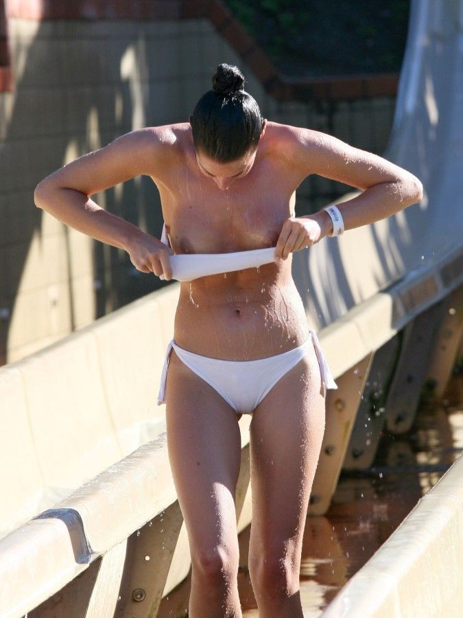 Девушки в аквапарках