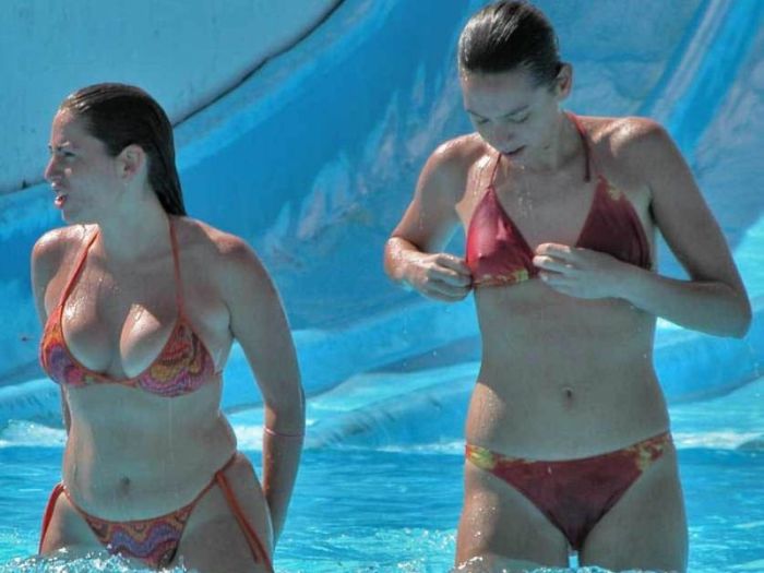 Девушки в аквапарках