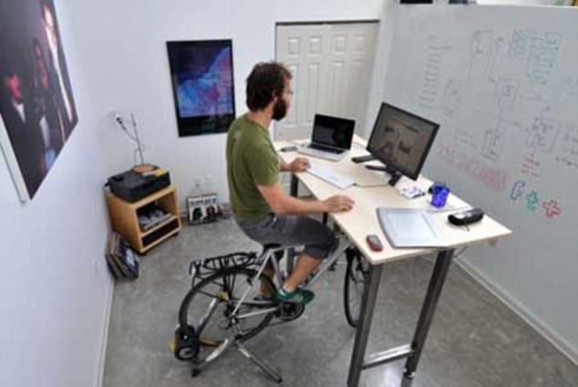 Работа в офисе проходит не так скучно, если трудишься в оригинальном окружении