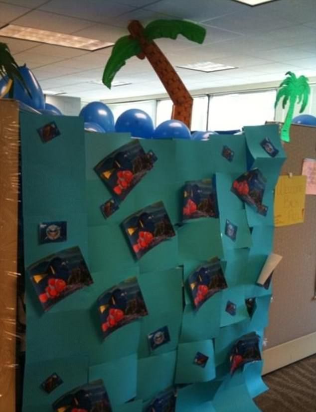 Работа в офисе проходит не так скучно, если трудишься в оригинальном окружении