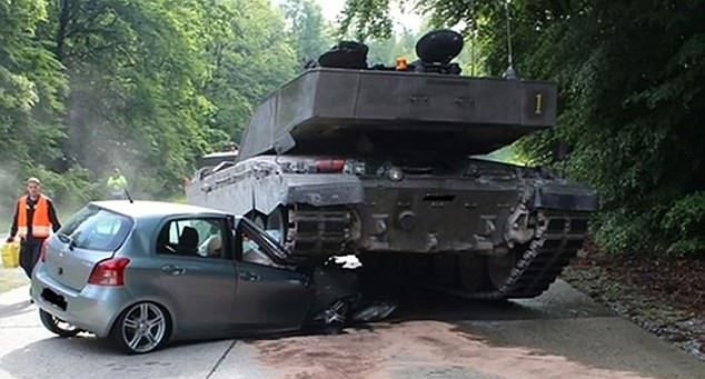 Некоторым танкистам не помешают дополнительные уроки вождения