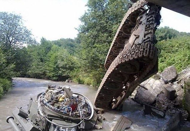 Некоторым танкистам не помешают дополнительные уроки вождения