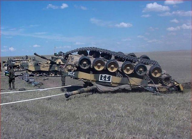 Некоторым танкистам не помешают дополнительные уроки вождения