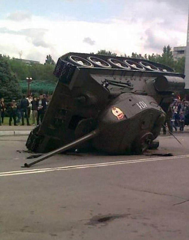 Некоторым танкистам не помешают дополнительные уроки вождения