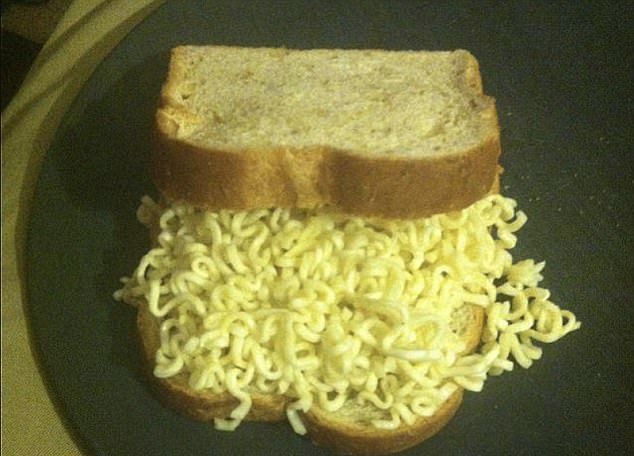 Когда приходишь домой бухим и решаешь чего-нибудь сожрать