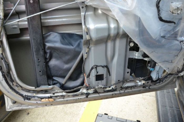 Сюрприз внутри двери автомобиля