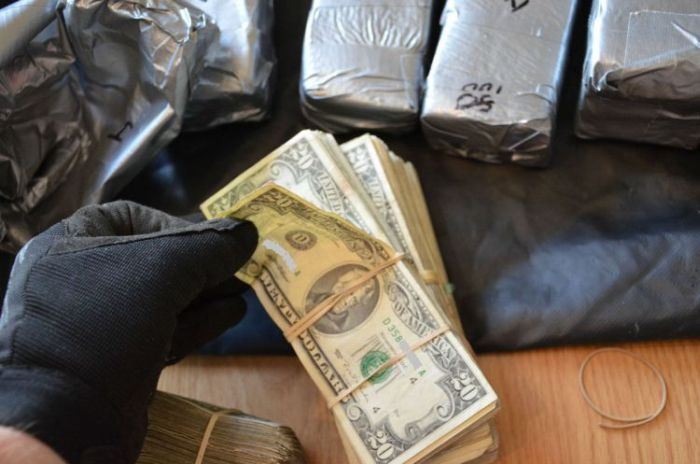 Сюрприз внутри двери автомобиля