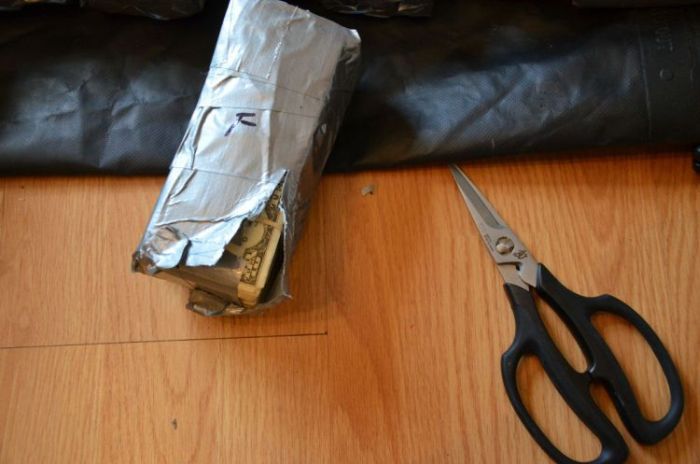 Сюрприз внутри двери автомобиля